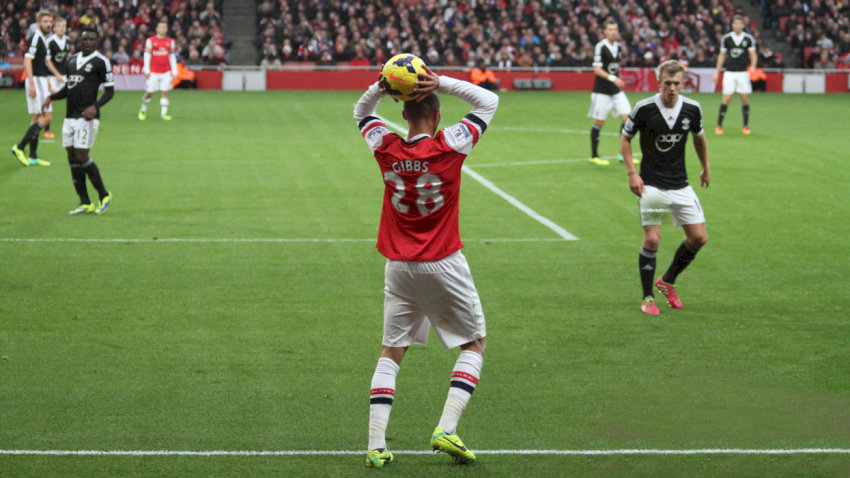 Ném Biên Là Gì? Từ A-Z Về Luật Ném Biên