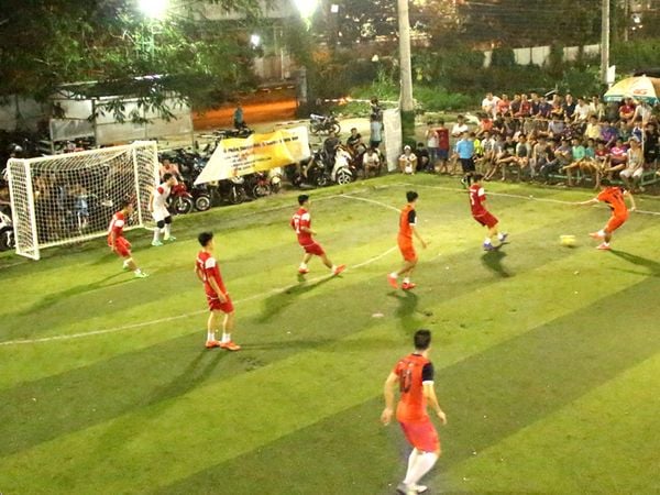 Luật chơi bóng đá sân phủi mini 5 người dành cho thủ môn anh em nên b