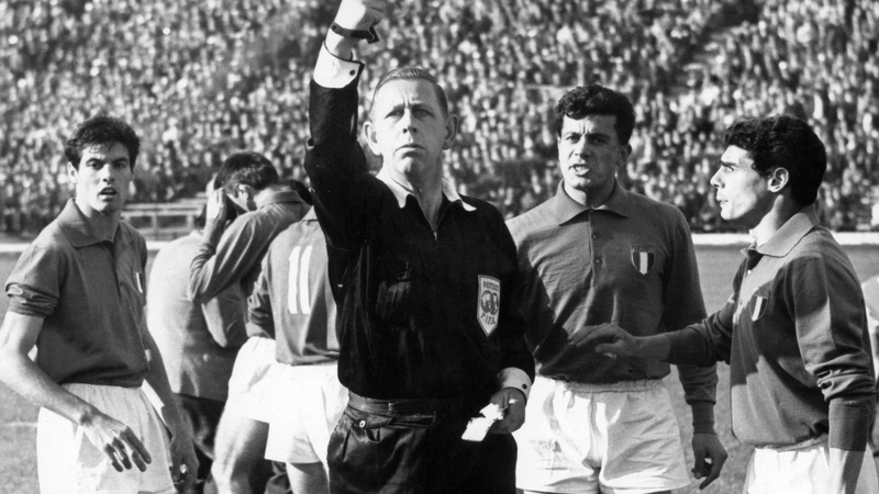 Thẻ vàng trong bóng đá là gì? Lịch sử và những sự thật thú vị