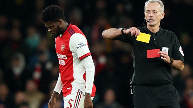 Thẻ vàng trong bóng đá là gì? Lịch sử và những sự thật thú vị