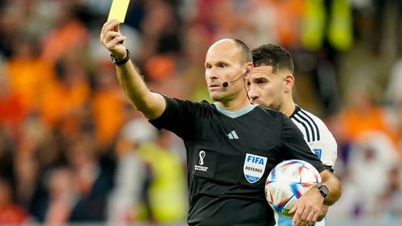 Thẻ vàng trong bóng đá là gì? Lịch sử và những sự thật thú vị