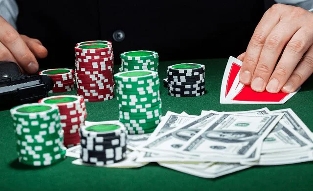 Tìm Hiểu Về Bài Rác Trong Poker Và Các Sai Lầm Phổ Biến Người Mới Thường Gặp
