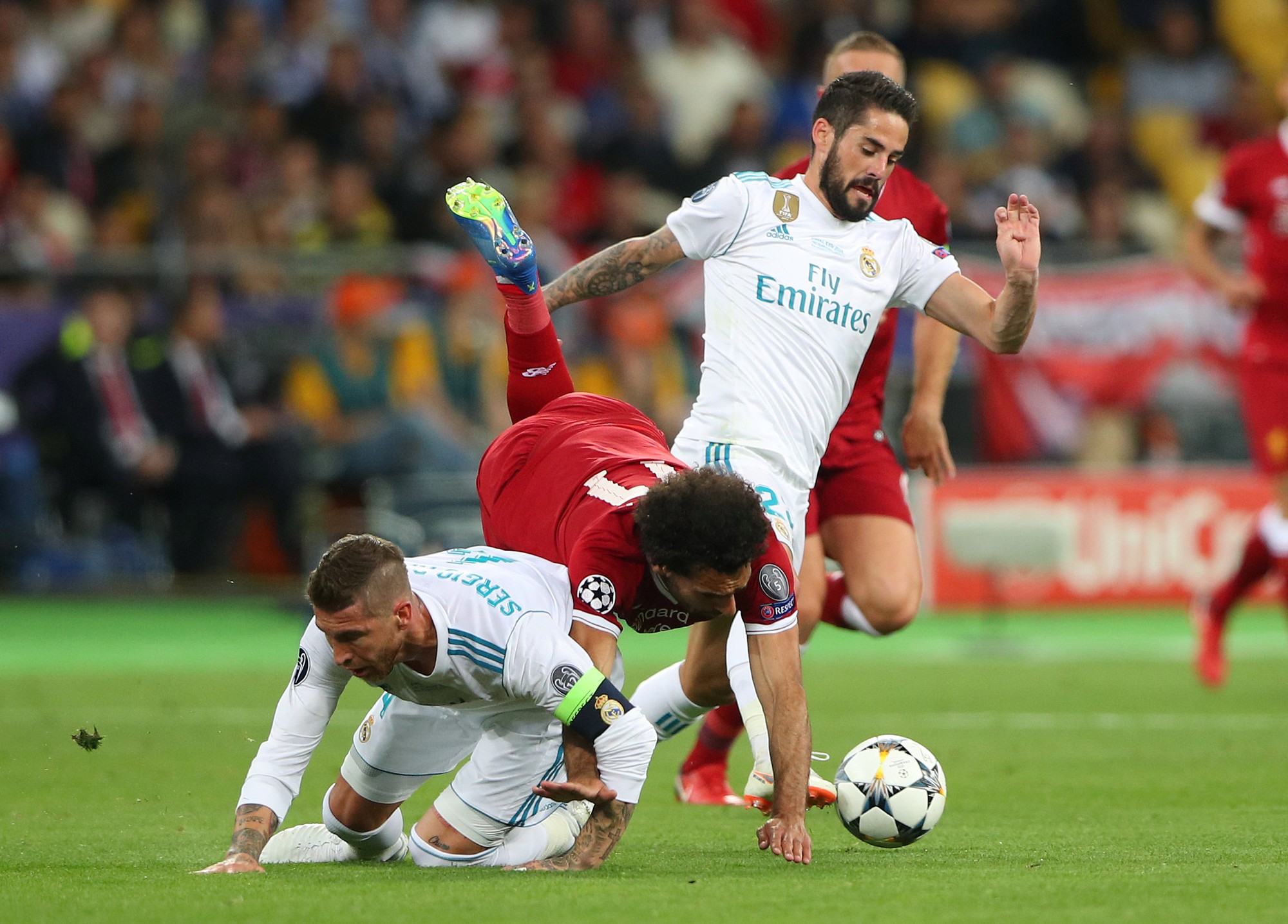 Ramos có cố ý triệt hạ Salah?