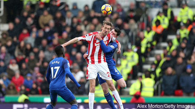 Phân biệt Poacher và Target Man trong bóng đá