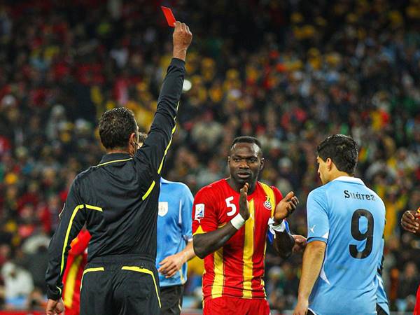 Treo Giò Là Gì? Tìm Hiểu Quy Định Treo Giò Trong Bóng Đá