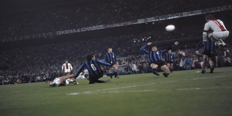 Nghệ thuật phòng ngự bóng đá