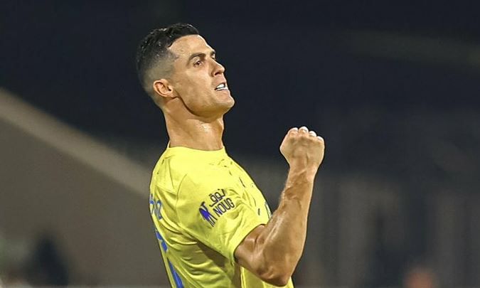 VIDEO: Sử dụng kỹ năng “knuckleball” thần sầu, Ronaldo khiến người quay phim choáng váng