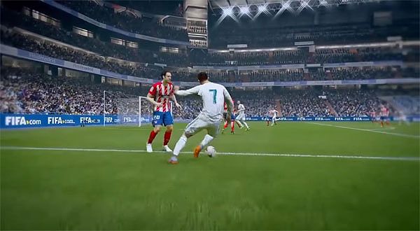 Sút cứa lòng trong FIFA Online 4