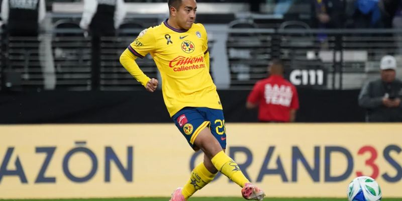 Cầu thủ Club América ăn mừng bàn thắng với tinh thần quyết tâm cao