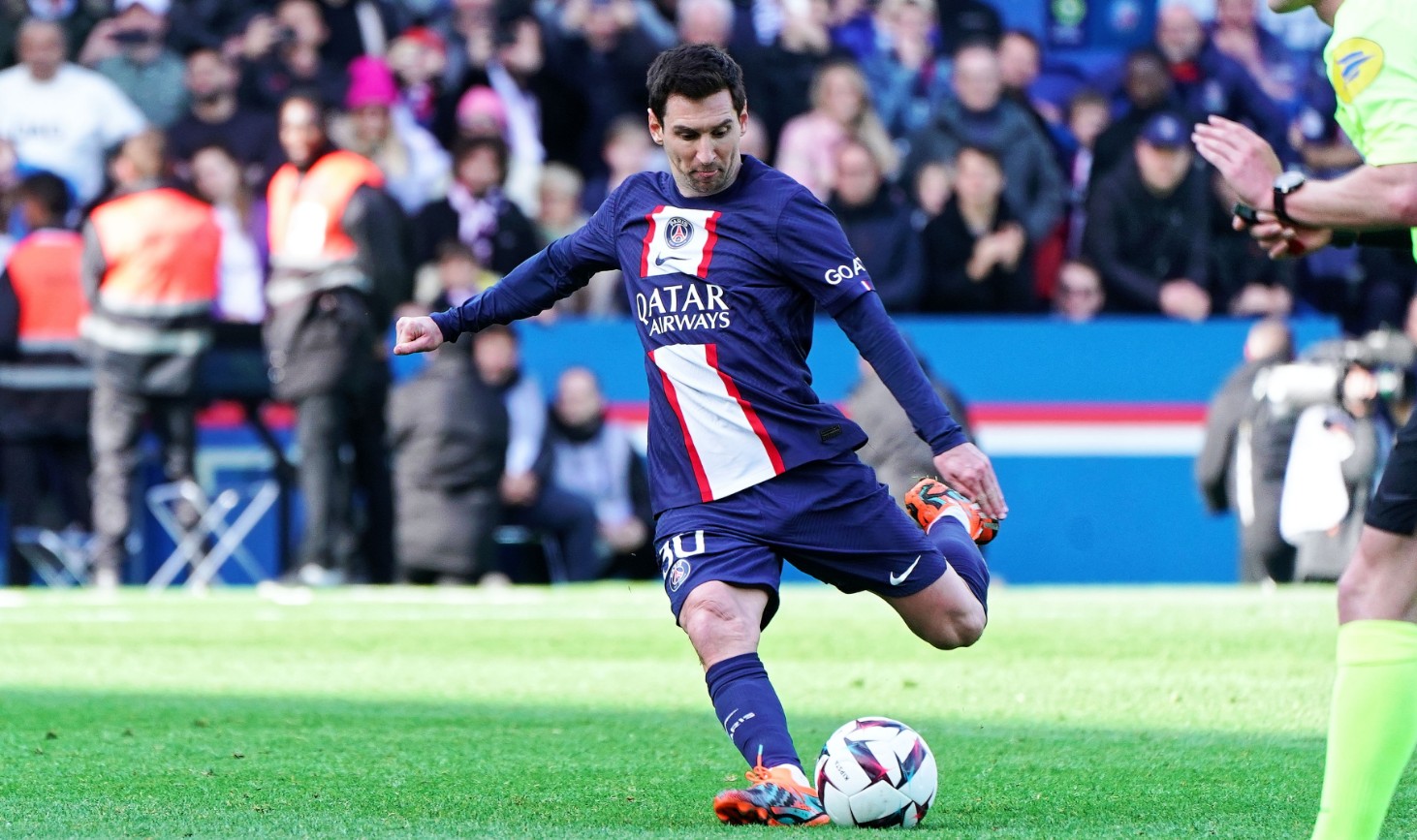 Đá phạt trực tiếp và gián tiếp theo luật FIFA