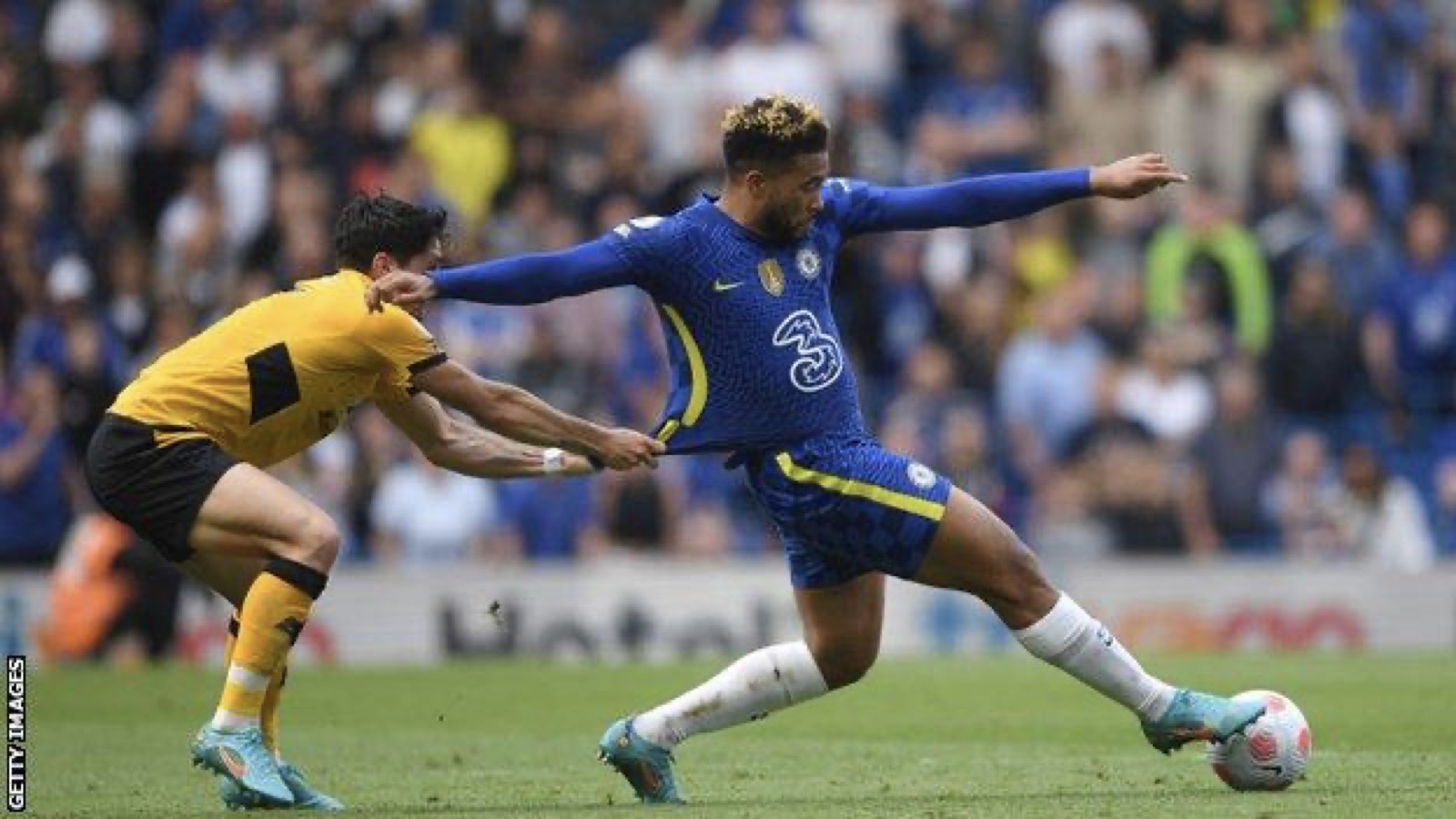 RWB Trong Bóng Đá Là Gì? Phân Tích Vai Trò Và Chiến Thuật Trên Sân Cỏ