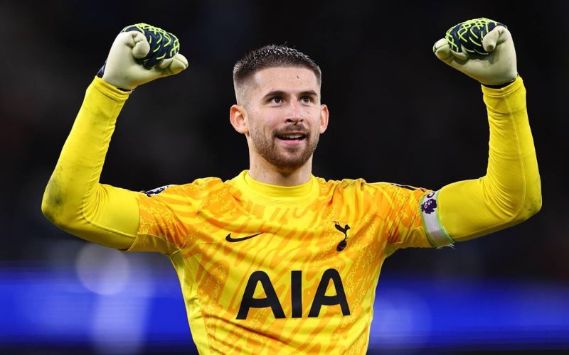 Vicario trong buổi tập của đội tuyển quốc gia Ý