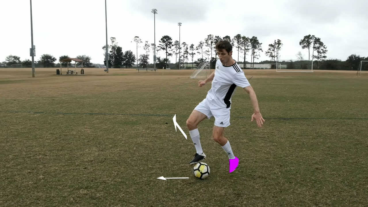 Luyện tập kỹ thuật chuyền dài cùng đồng đội