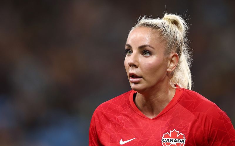 Adriana Leon thi đấu tại giải VĐQG Anh