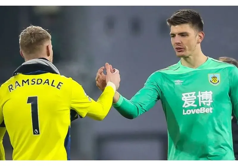 Nick Pope đang đứng trước thử thách lớn khi CLB đàm phán chiêu mộ Aaron Ramsdale