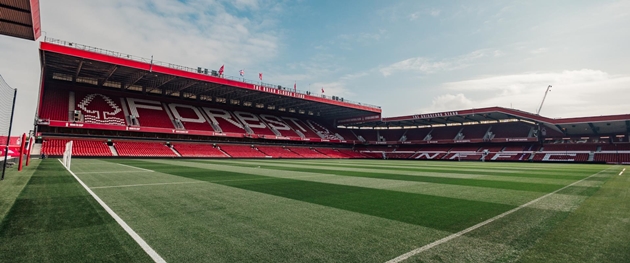 City Ground bên bờ sông Trent