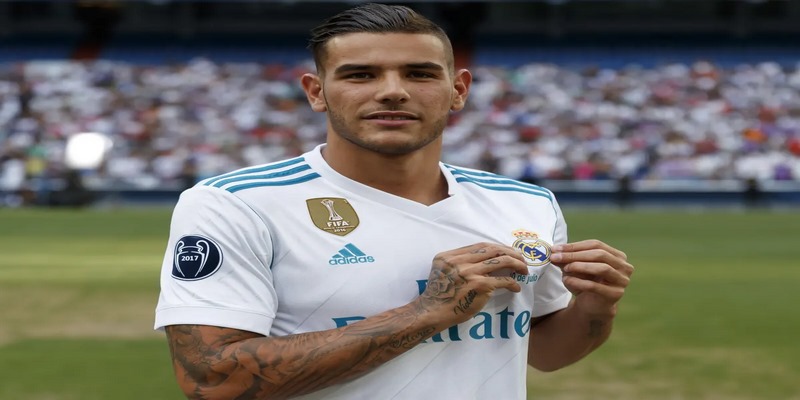 Theo Hernández trong danh sách hậu vệ trái hay nhất