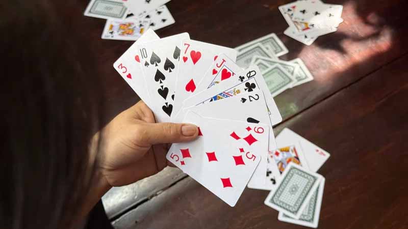 Phân tích luật đánh bài không ăn tiền có bị phạt không