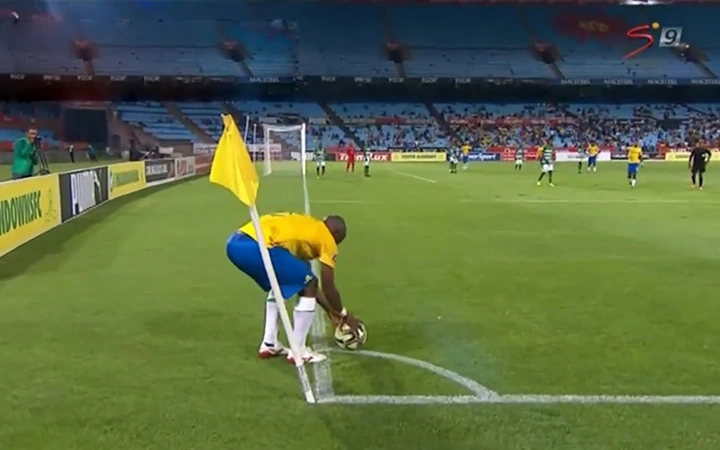 Định nghĩa câu giờ trong bóng đá hiện đại