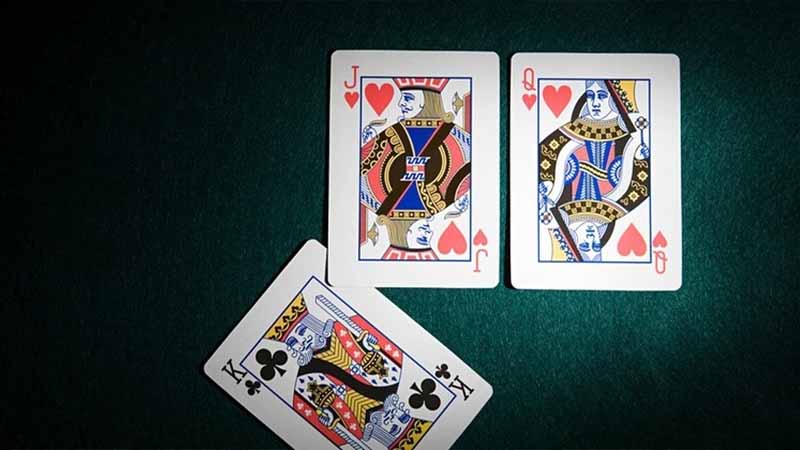 Cách phân định thắng thua khi các người chơi có bài tương đương