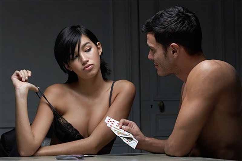 Chiến thuật và mẹo chơi Strip Poker hiệu quả để giữ lại trang phục