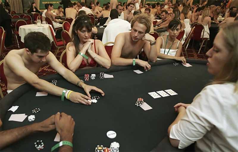 Các lưu ý an toàn và văn hóa khi chơi Strip Poker
