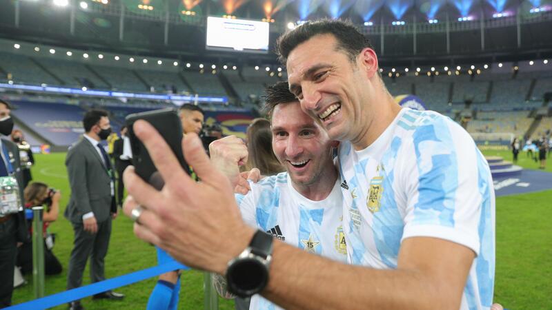 Lionel Scaloni và Messi khi còn là đồng đội